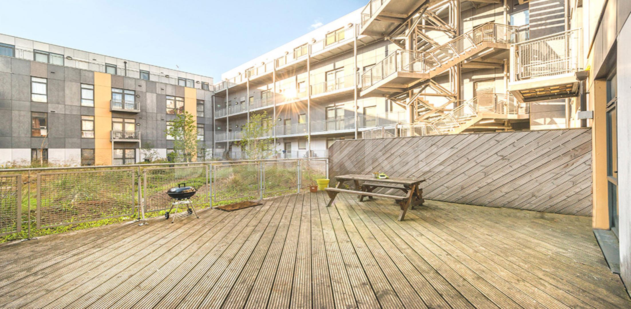 			STUNNING TWO BED WITH ROOF TERRACE!, 2 Bedroom, 1 bath, 1 reception Flat			 Axminster Road, HOLLOWAY